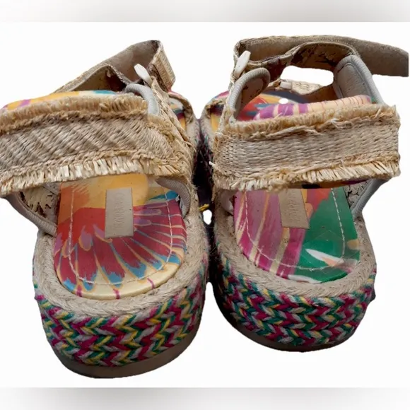 FARM Rio Colorful Straw Raffia Flat-form Espadrille Toucan Sandals Size 9