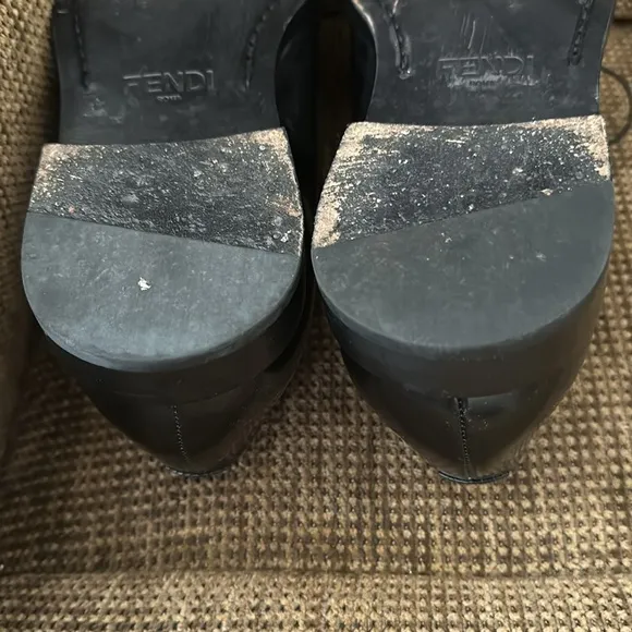 Fendi Mens dress shoes. US 7.5 in excellent condition.