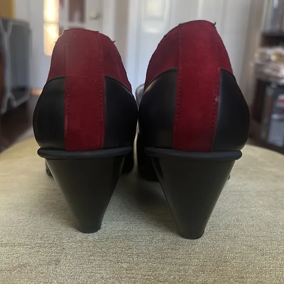 Fidji Black Leather Heels with Burgundy Suede Vamp Retro Pump Shoes EU 40