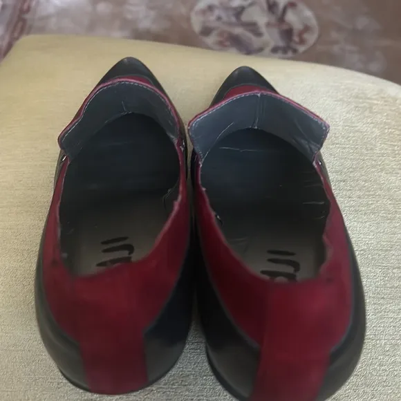 Fidji Black Leather Heels with Burgundy Suede Vamp Retro Pump Shoes EU 40