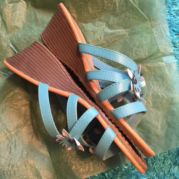 Floral sandals (NWOT)