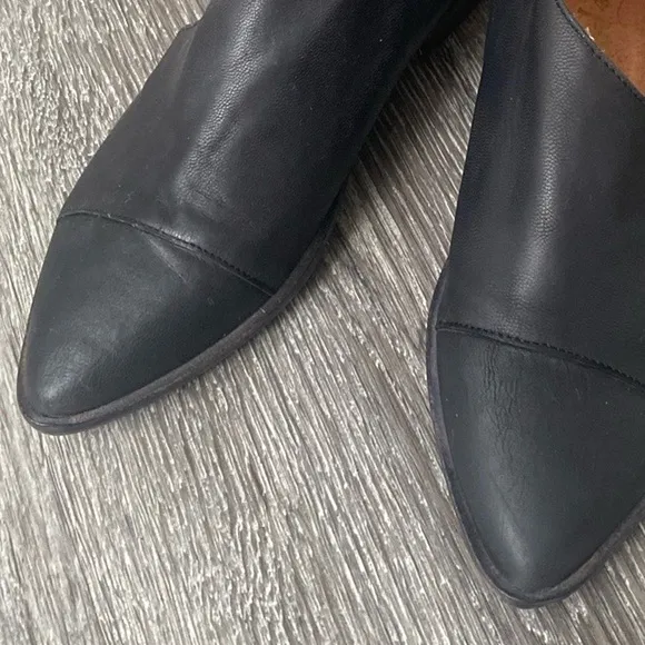 Free People Royele Black Leather Cutouts Modern Structure Flat shoes sz 6 NWOT
