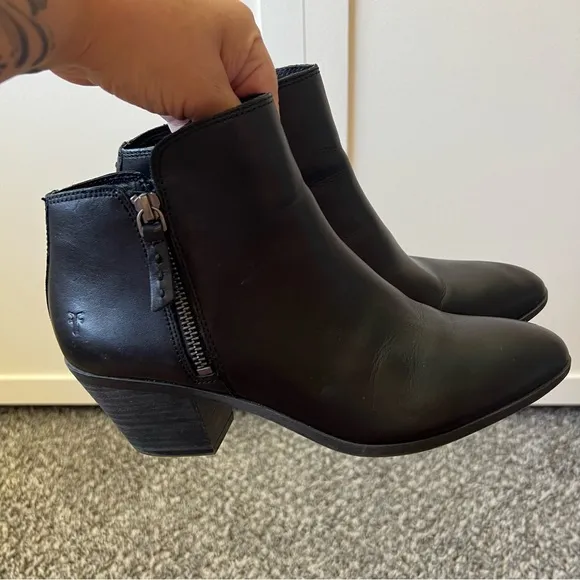 Frye Women’s Judith‎ Black Leather Zip Booties Boots Size 8