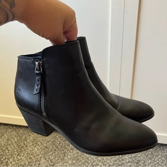 Frye Women’s Judith‎ Black Leather Zip Booties Boots Size 8