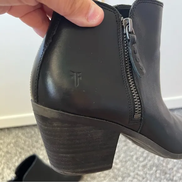Frye Women’s Judith‎ Black Leather Zip Booties Boots Size 8