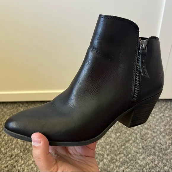 Frye Women’s Judith‎ Black Leather Zip Booties Boots Size 8
