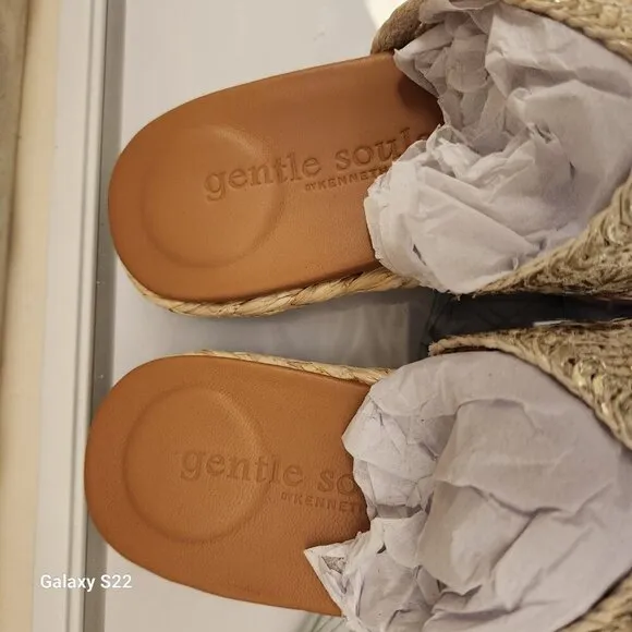GENTLE SOULS BY KENNETH COLE Tristan Woven Raffia Sandals. NIB. Size 6