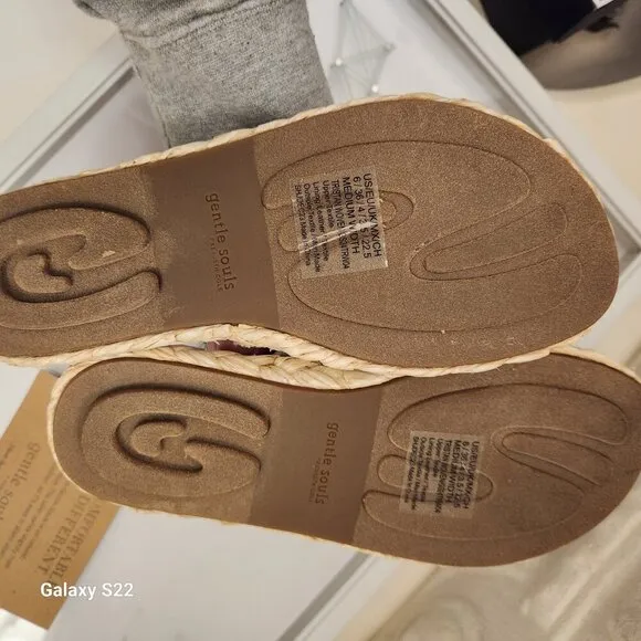 GENTLE SOULS BY KENNETH COLE Tristan Woven Raffia Sandals. NIB. Size 6