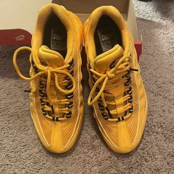 Gently worn Nike air max.