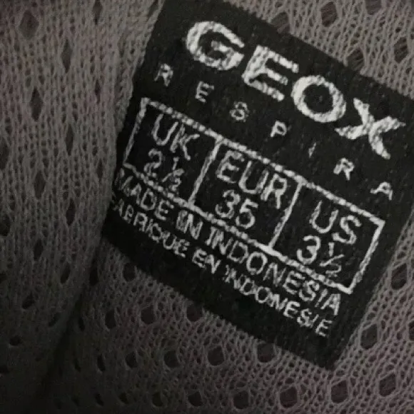 Geox Respira Girls Uniform Shoes Platinum 3.5‎