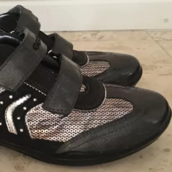 Geox Respira Girls Uniform Shoes Platinum 3.5‎
