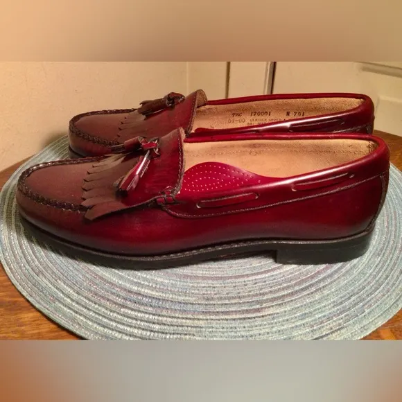 GH Bass Weejuns Kiltie Loafer Mens 9.5 C Burgundy Tasseled Leather Dress Shoes