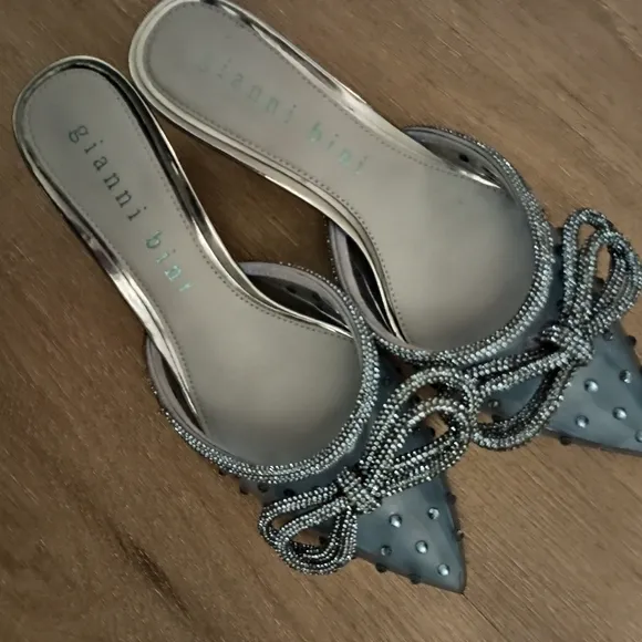 Gianni Binni Women's 8 Blue Embellished Cinderella Kitten Heels UEC