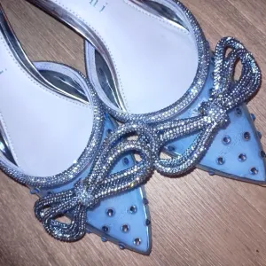 Gianni Binni Women's 8 Blue Embellished Cinderella Kitten Heels UEC