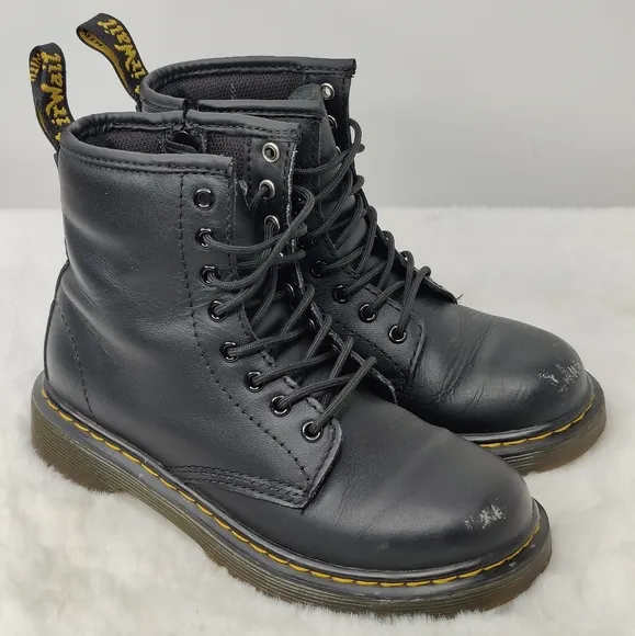 Girls black Dr.Martens sz 1