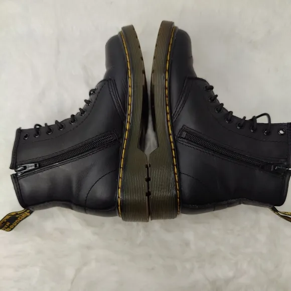 Girls black Dr.Martens sz 1