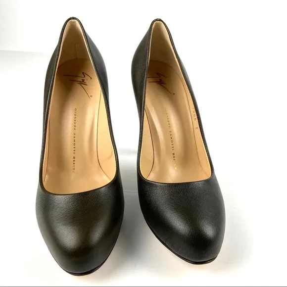Giuseppe Zanotti Leather Pumps  size 8.5