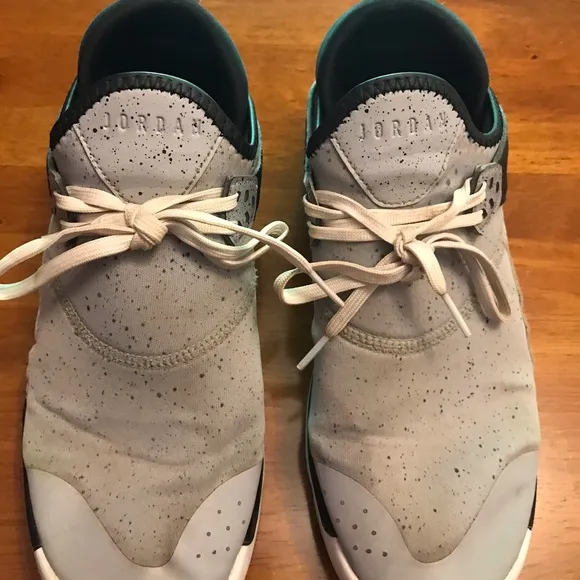 GUC Jordan Flight shoes size 7Y gray/black