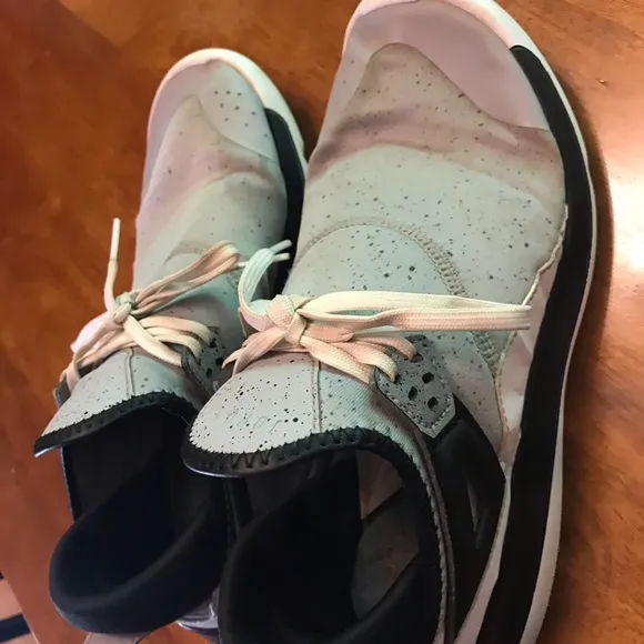 GUC Jordan Flight shoes size 7Y gray/black