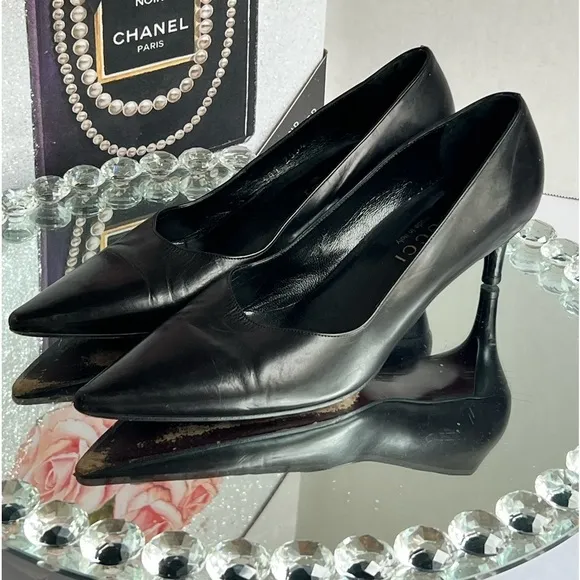 GUCCI  Black Leather Classic Pump 1012555  Size 38.5 C Made in Italy