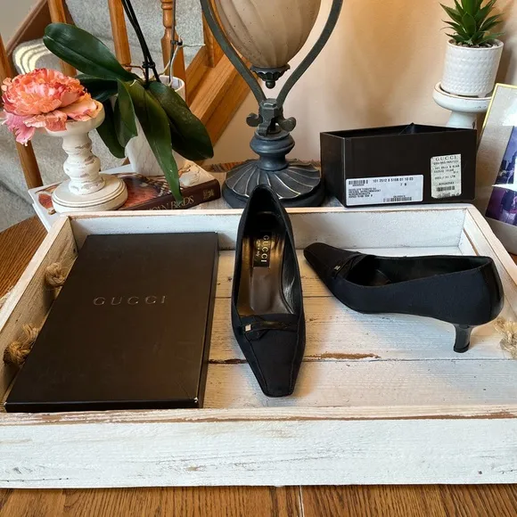 Gucci Black Pumps Women's Size 7 VGUC with box