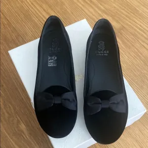 Gucci Girl Black Velvet Bow Loafers Ballet Flats Shoes Size 35 3.5
