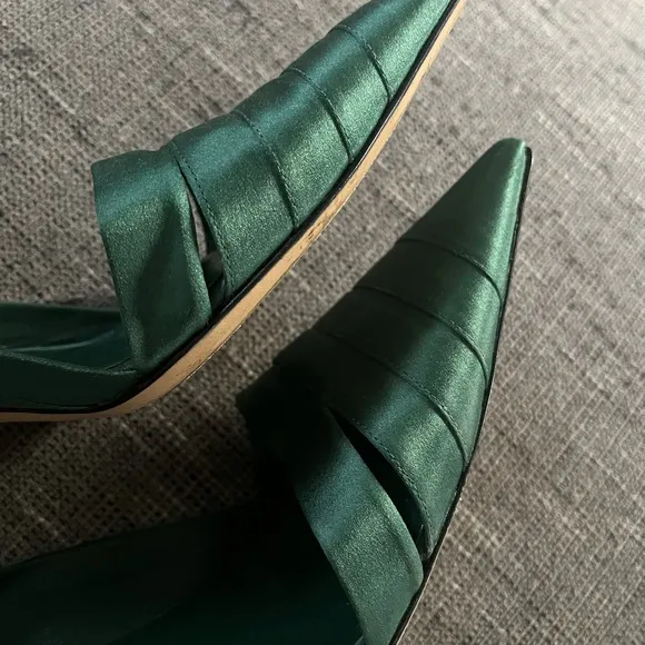 GUCCI Green Satin Pleated Pumps