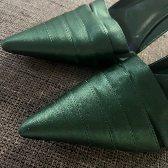 GUCCI Green Satin Pleated Pumps