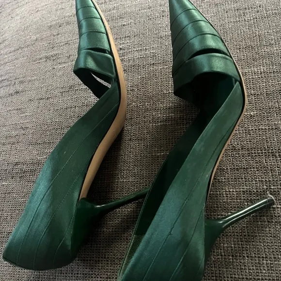 GUCCI Green Satin Pleated Pumps