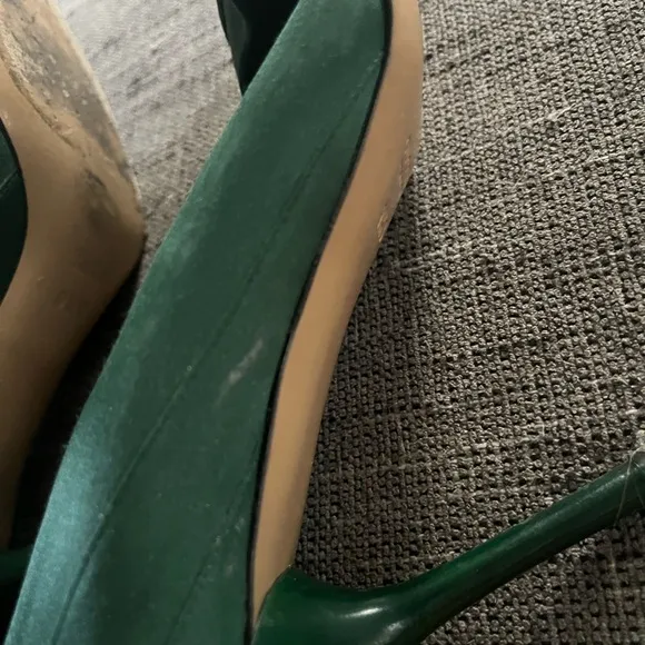 GUCCI Green Satin Pleated Pumps
