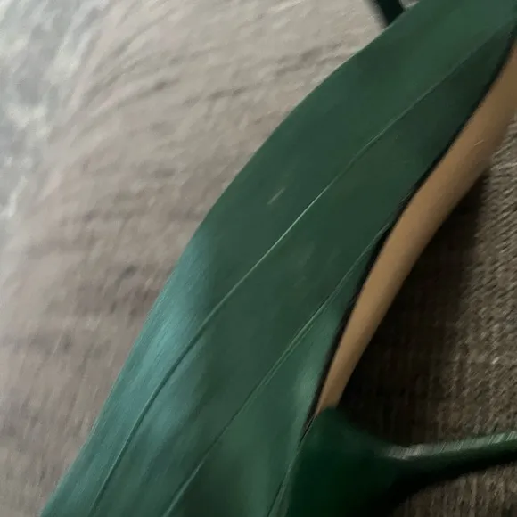 GUCCI Green Satin Pleated Pumps