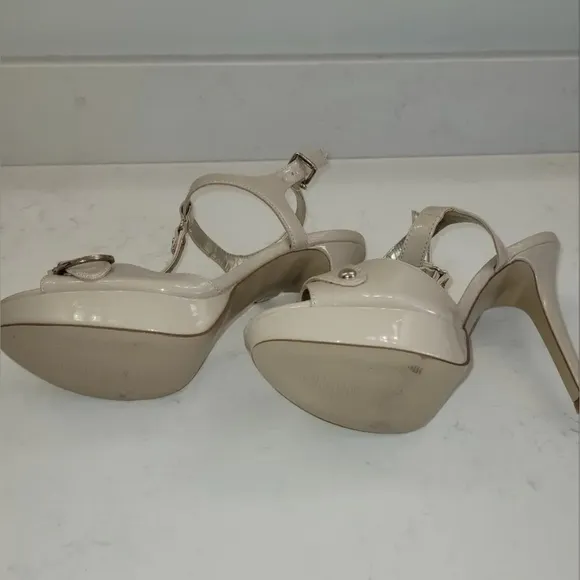 Guess Shoes Tan Nude Patent Leather Platform Heels Gold Hardware Size 8.…