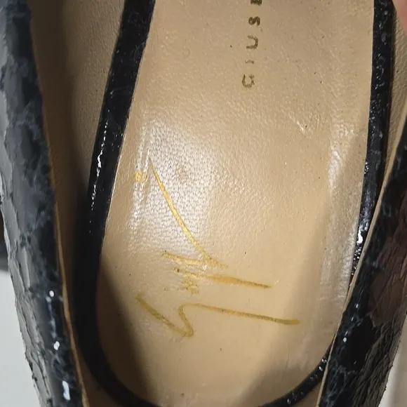 Guiseppe Zanotti Elegant Black Snake Round Toe Pumps Size 38