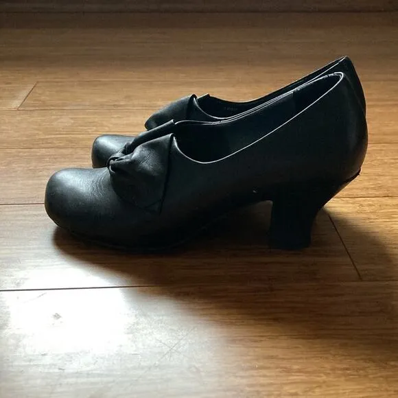 Hotter Shoes Black Leather Retro Inspired Pumps, Size 6.5