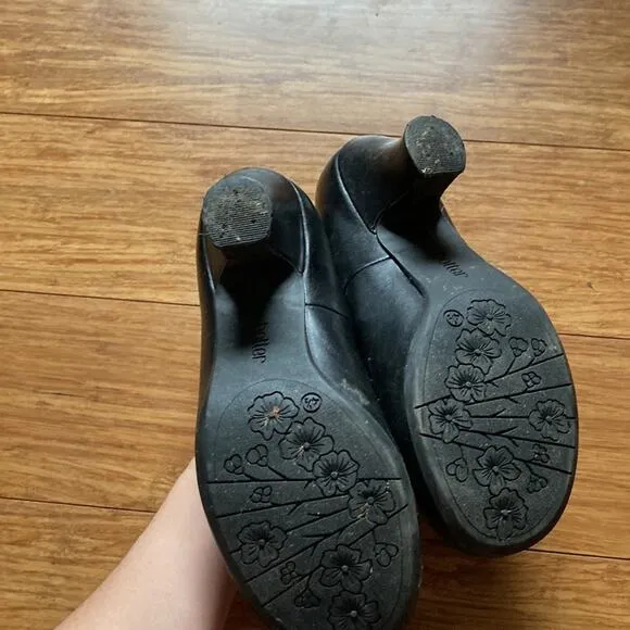 Hotter Shoes Black Leather Retro Inspired Pumps, Size 6.5