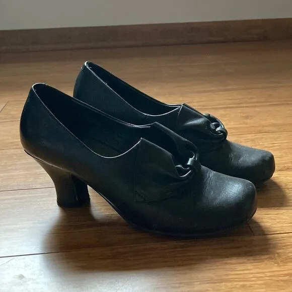 Hotter Shoes Black Leather Retro Inspired Pumps, Size 6.5