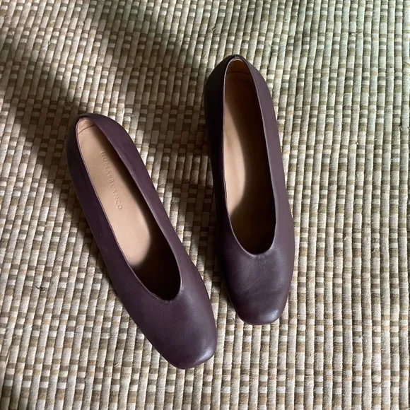 Huma Blanco Salvador Pumps Wine