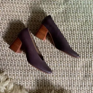 Huma Blanco Salvador Pumps Wine