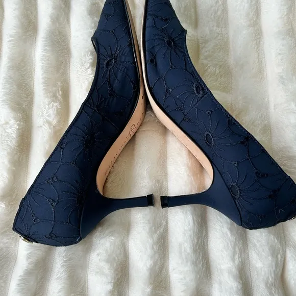 Ivanka Trump navy blue floral print heels size 6.5