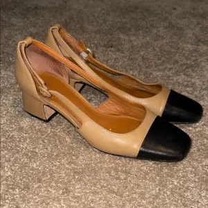 J McLaughlin Callie Elegant Two-Tone Women's Block Heel Shoes - size 8