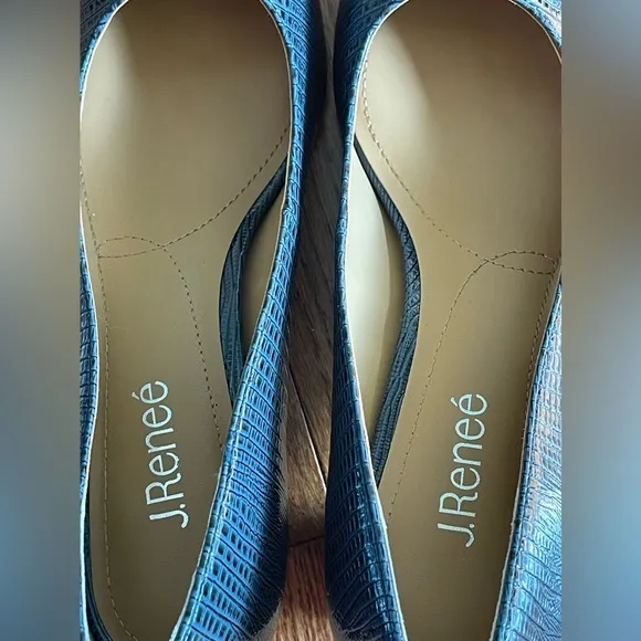 J. Renee Olivienne Women's Pump in Navy lizard Print‎ size10M