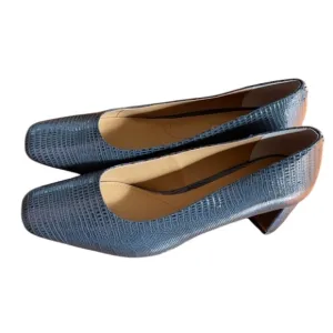 J. Renee Olivienne Women's Pump in Navy lizard Print‎ size10M