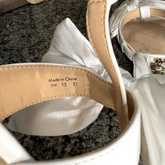 Jack Rogers Heidi T-Strap White Sandals with Bow Size 7 New