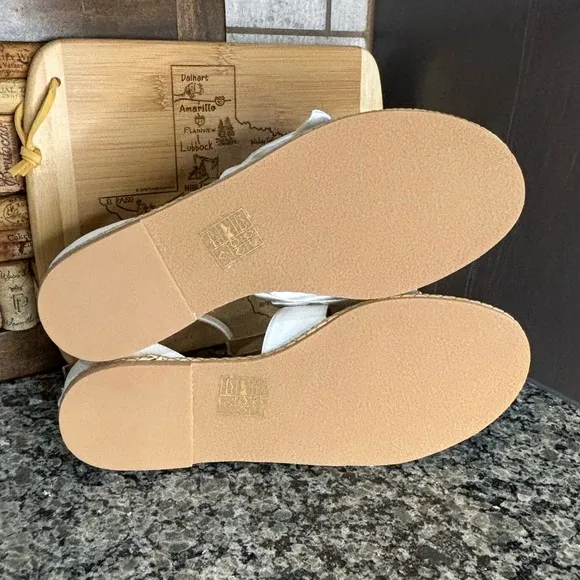 Jack Rogers Heidi T-Strap White Sandals with Bow Size 7 New