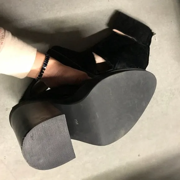 Jeffrey campbell feria 7 fits like 7.5