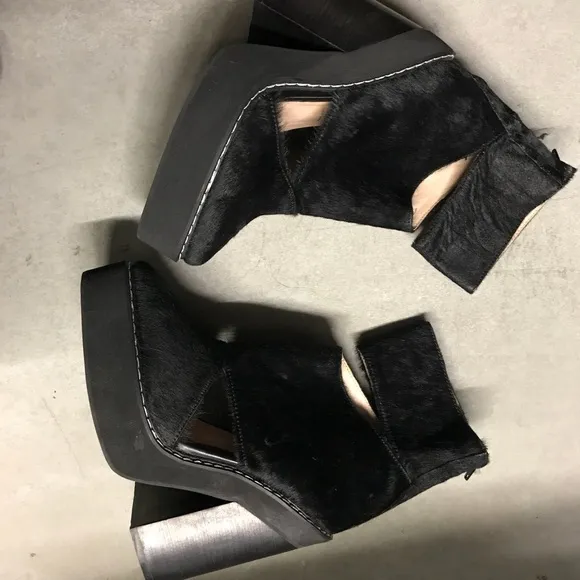 Jeffrey campbell feria 7 fits like 7.5