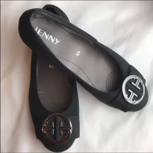 JENNY BALLET FLATS.  NEW.