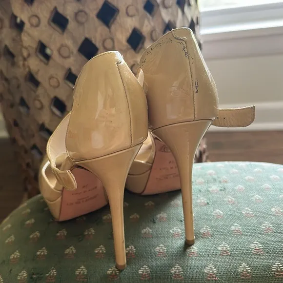 Jimmy Choo Patent Leather Tan T Strap Peep Toe Platform Sandals 38 (size 8)