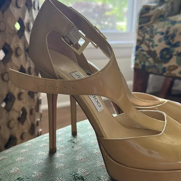 Jimmy Choo Patent Leather Tan T Strap Peep Toe Platform Sandals 38 (size 8)