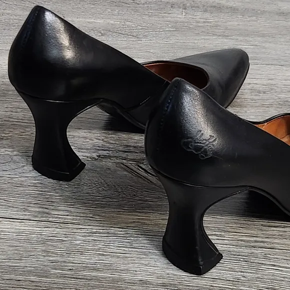 John Fluevog Elegant Black Leather Women's Pumps
